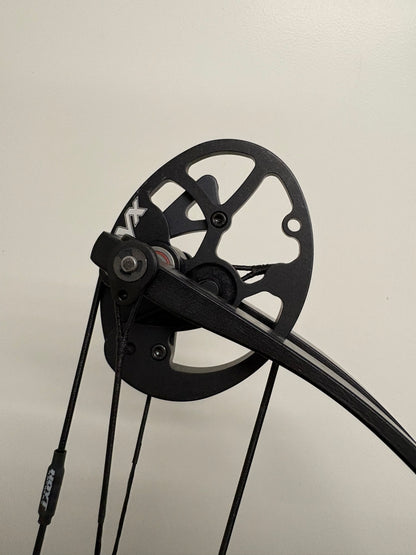 Hoyt Stratos 40 Compound Bow LH Tombstone SVX #3 50-60 lbs - Show Model