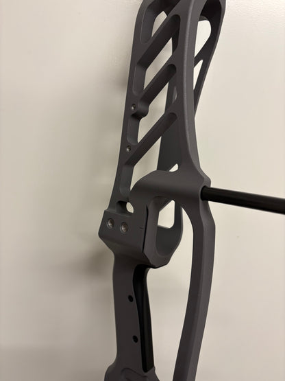 Hoyt Stratos 40 Compound Bow LH Tombstone SVX #3 50-60 lbs - Show Model