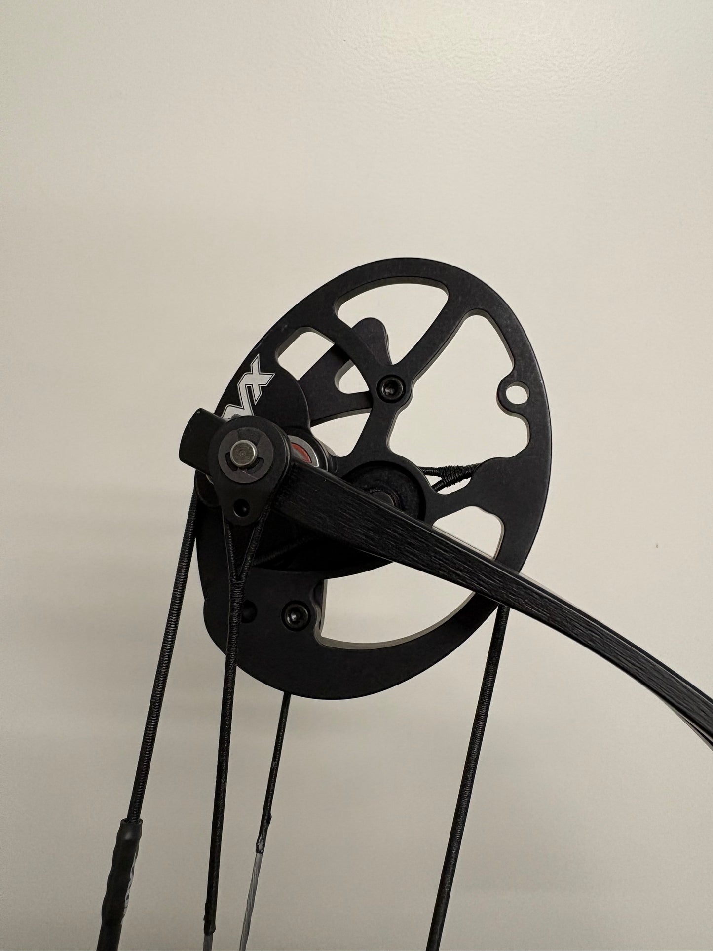 Hoyt Stratos 40 Compound Bow LH Liquid Blue SVX #3 50-60 lbs - NEW