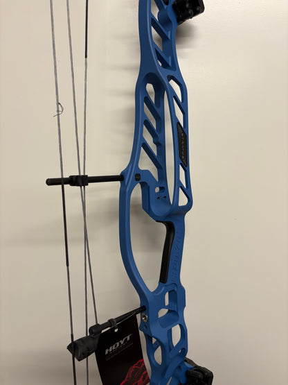 Hoyt Stratos 40 Compound Bow LH Liquid Blue SVX #3 50-60 lbs - NEW