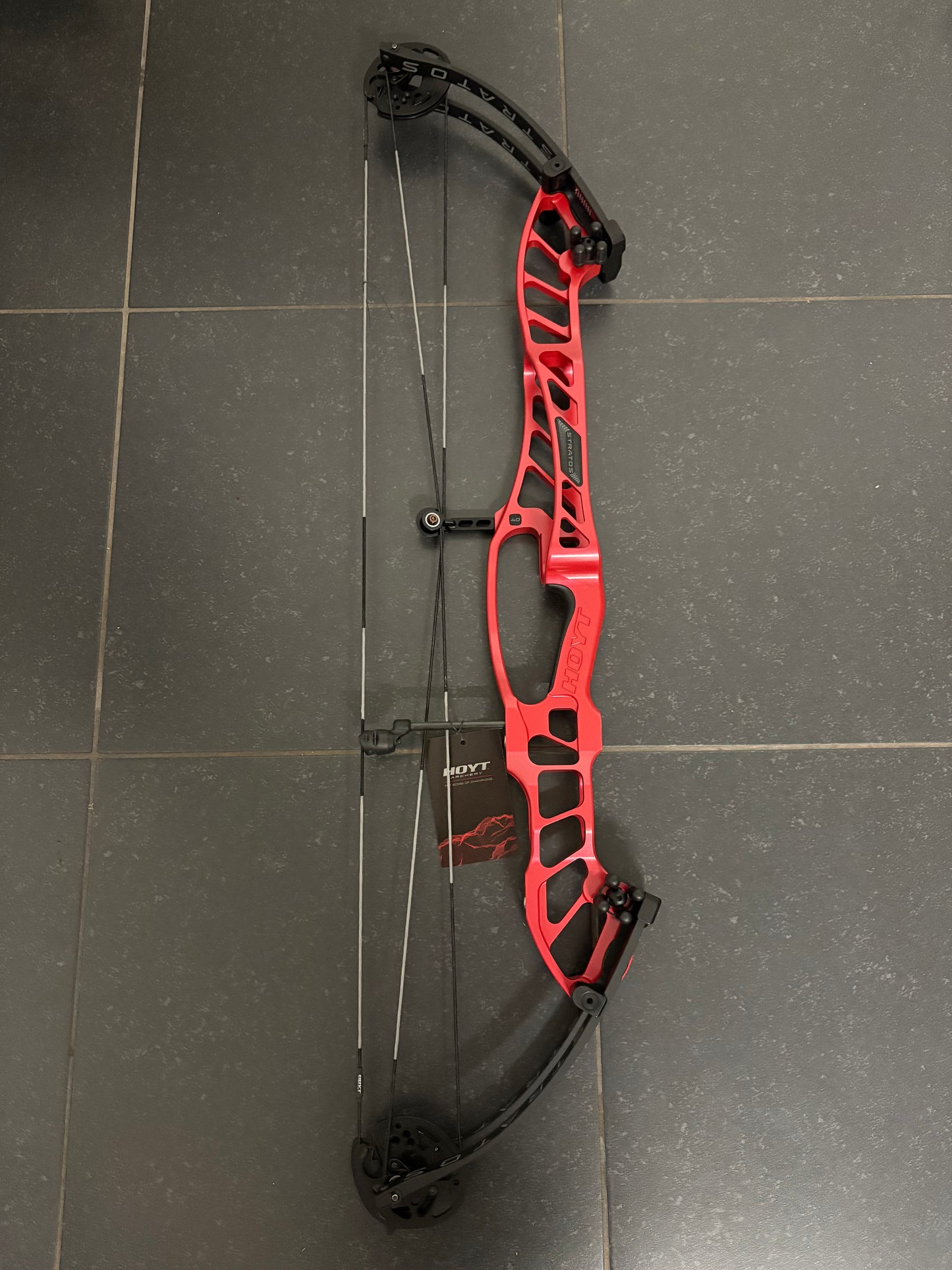 Hoyt Stratos 40 Compound Bow LH Infra Red HBT #1 50-60 lbs - NEW