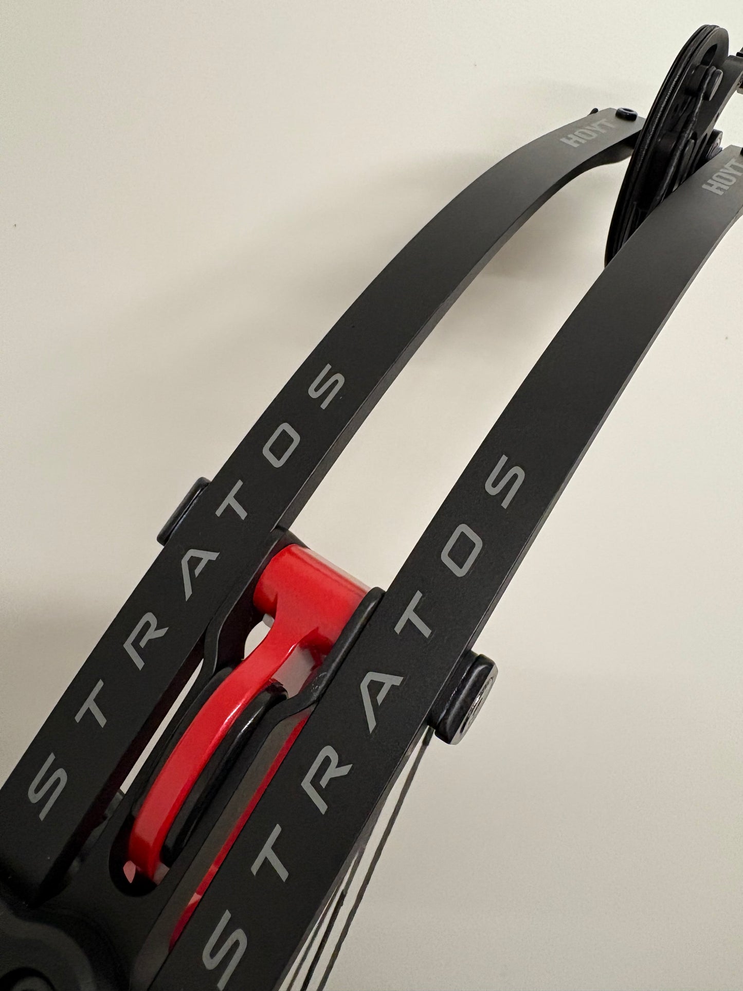 Hoyt Stratos 40 Compound Bow LH Infra Red HBT #1 50-60 lbs - NEW