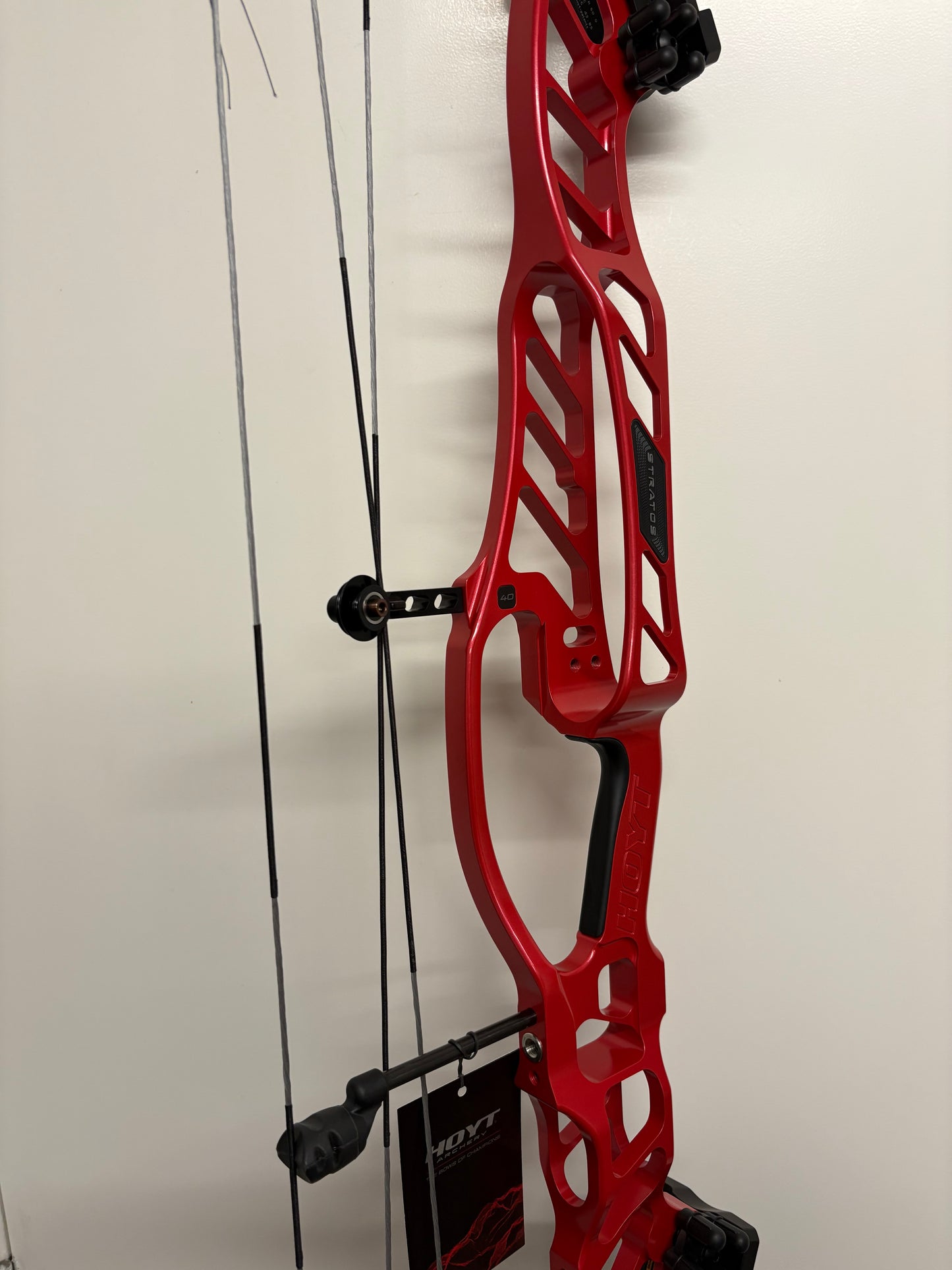 Hoyt Stratos 40 Compound Bow LH Infra Red HBT #1 50-60 lbs - NEW