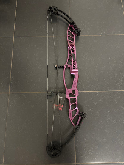 Hoyt Stratos 40 Compound Bow LH Stardust Purple HBT #1 50-60 lbs - NEW