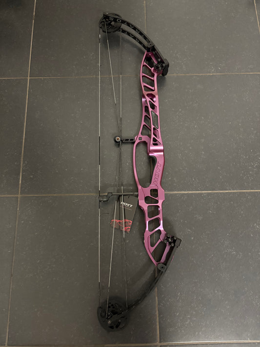 Hoyt Stratos 40 Compound Bow LH Stardust Purple HBT #1 50-60 lbs - NEW