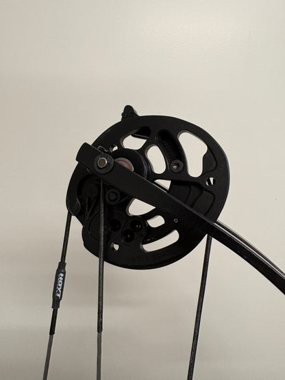 Hoyt Stratos 40 Compound Bow LH Stardust Purple HBT #1 50-60 lbs - NEW