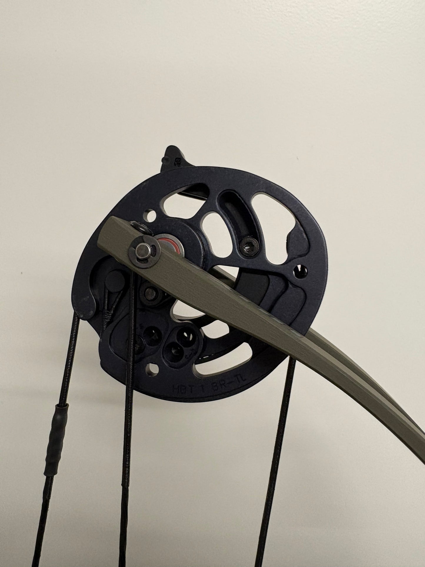 Hoyt Stratos 40 Compound Bow LH Wilderness HBT #1 50-60 lbs - NEW