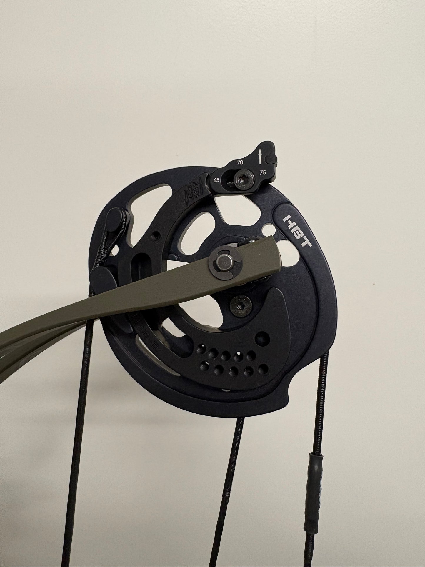 Hoyt Stratos 40 Compound Bow LH Wilderness HBT #1 50-60 lbs - NEW