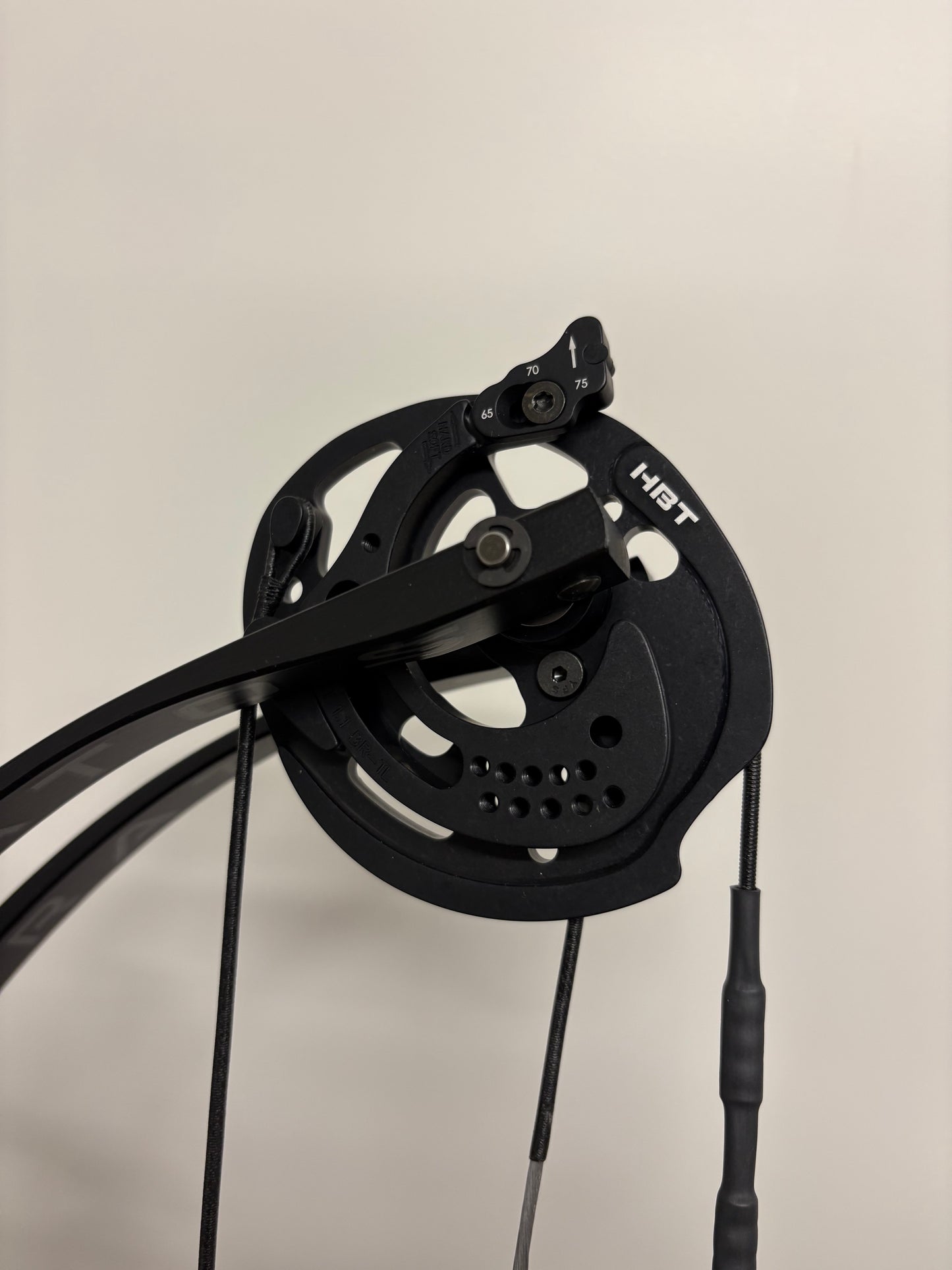 Hoyt Stratos 40 Compound Bow LH Champagne Pink HBT #1 40-50 lbs - NEW