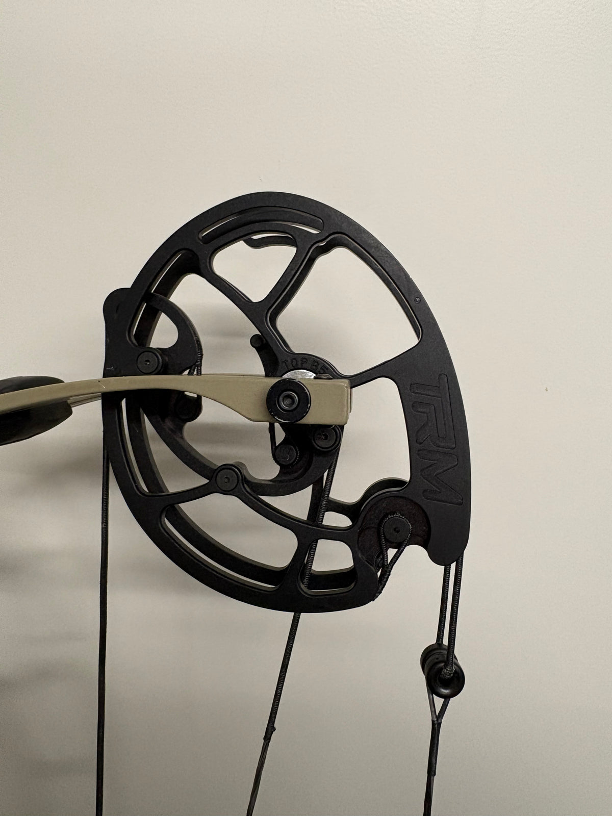 Prime Logic CT9 Compound Bow RH Tundra 40-50 lbs - Used