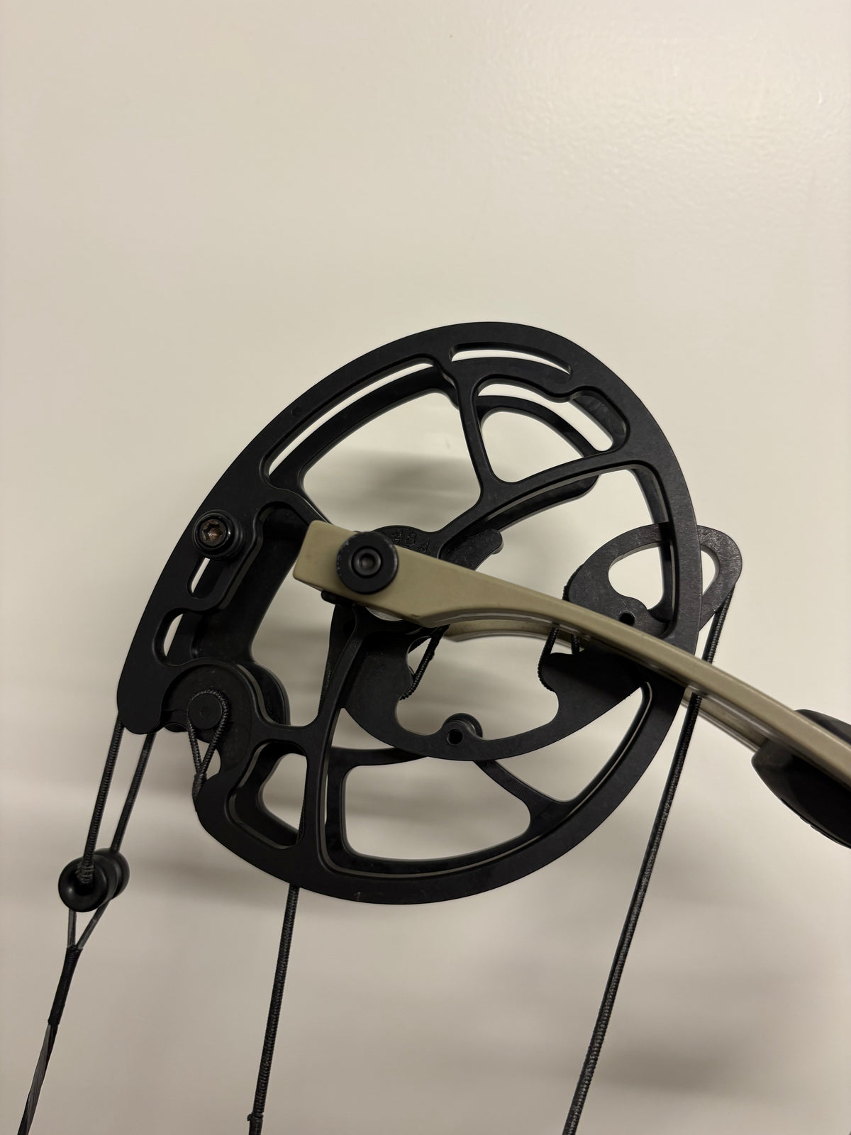 Prime Logic CT9 Compound Bow RH Tundra 40-50 lbs - Used