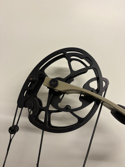 Prime Logic CT9 Compound Bow RH Tundra 40-50 lbs - Used