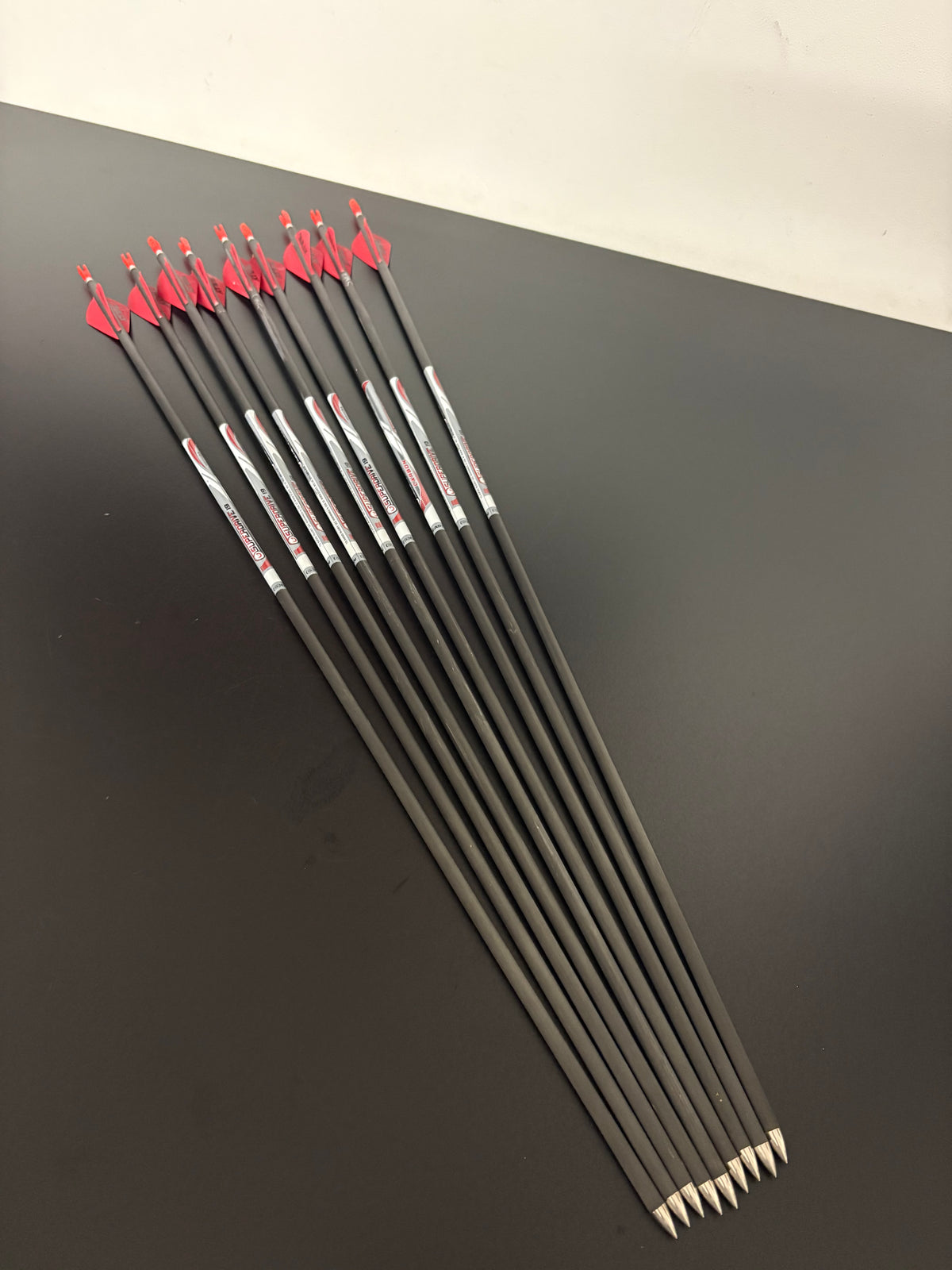 Easton Superdrive 19 Carbon Arrow Set 9 pcs / Spine 330 / 28 inch - Used