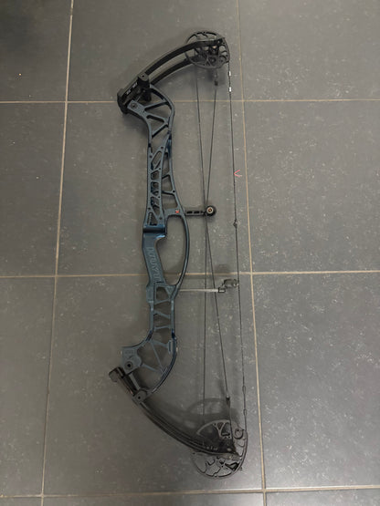 Hoyt Concept X 37 Compound Bow RH 50-60 lbs CDM Blue On Black - Used