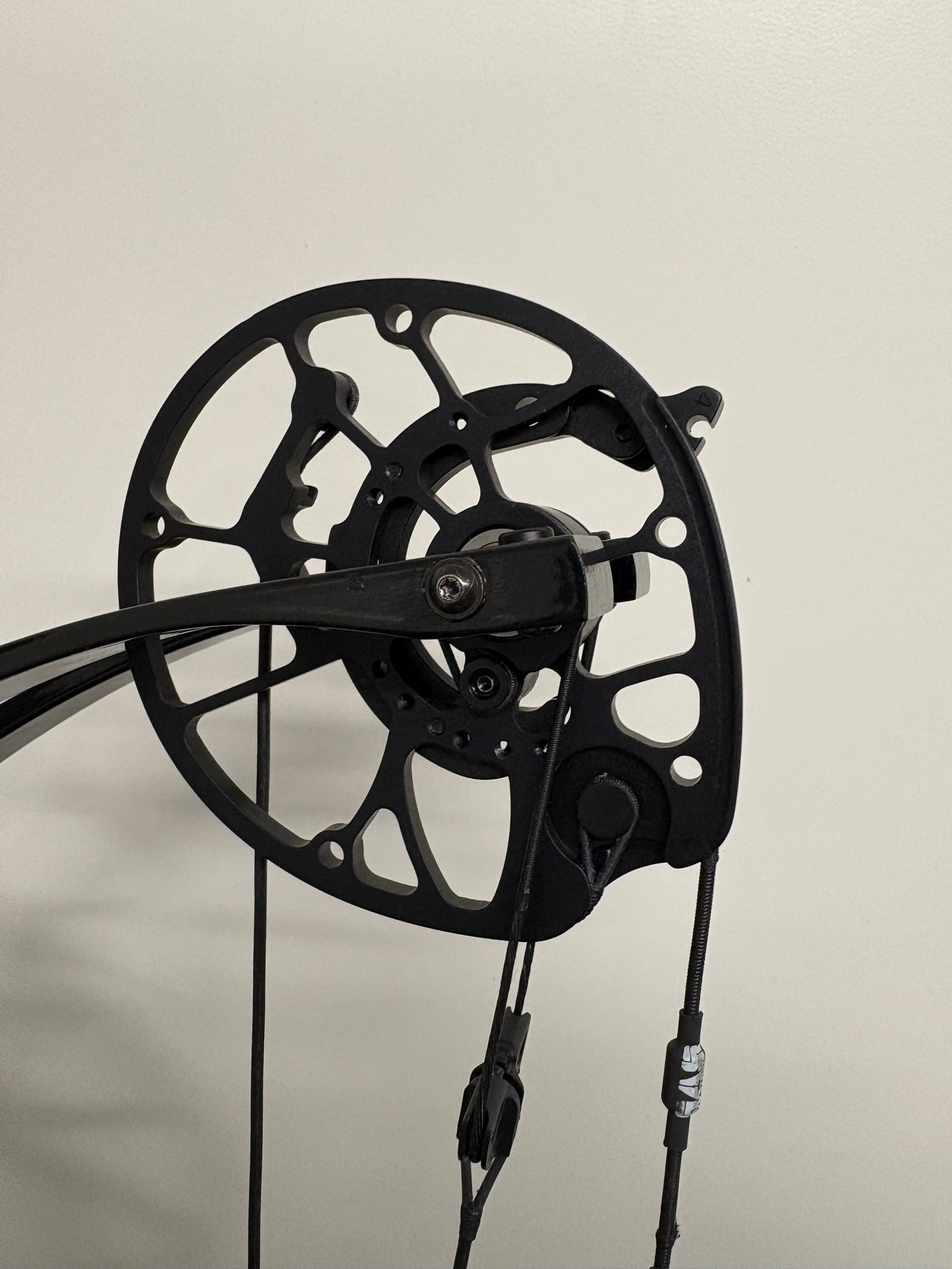 Hoyt Concept X 37 Compound Bow RH 50-60 lbs CDM Blue On Black - Used