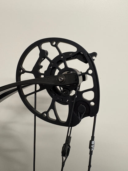 Hoyt Concept X 37 Compound Bow RH 50-60 lbs CDM Blue On Black - Used