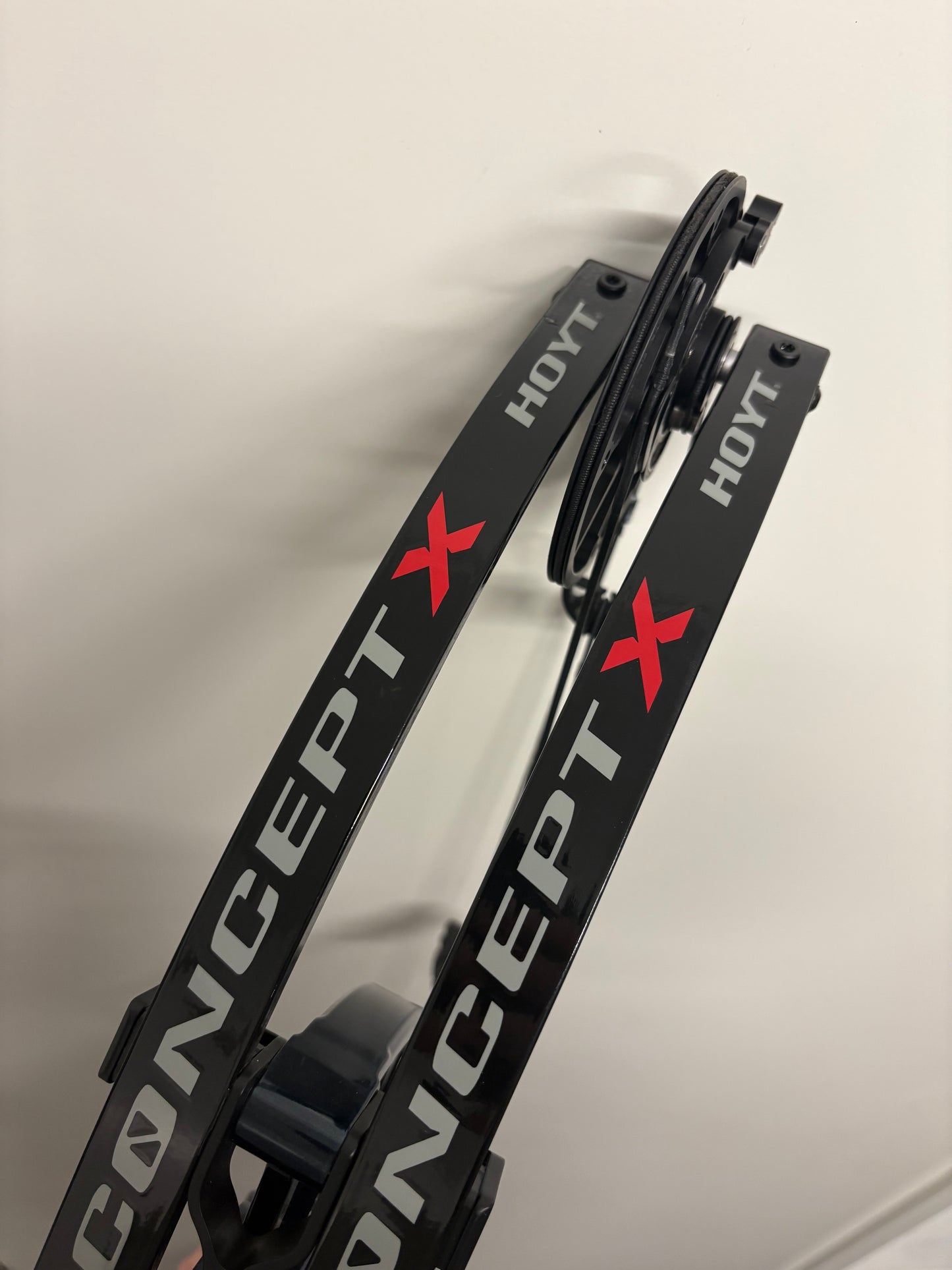 Hoyt Concept X 37 Compound Bow RH 50-60 lbs CDM Blue On Black - Used