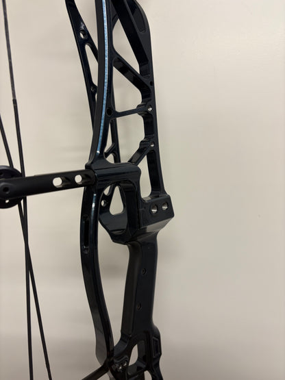 Hoyt Concept X 37 Compound Bow RH 50-60 lbs CDM Blue On Black - Used