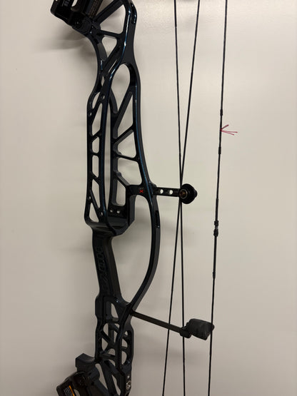 Hoyt Concept X 37 Compound Bow RH 50-60 lbs CDM Blue On Black - Used