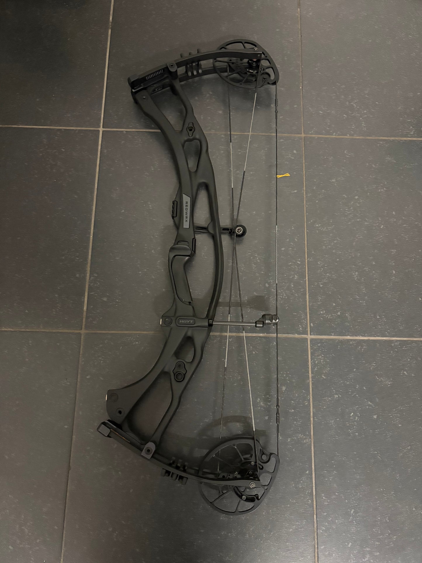 Hoyt Carbon RX7 Ultra Compound Bow RH Black Out 40-50 lbs - Used (1.1)