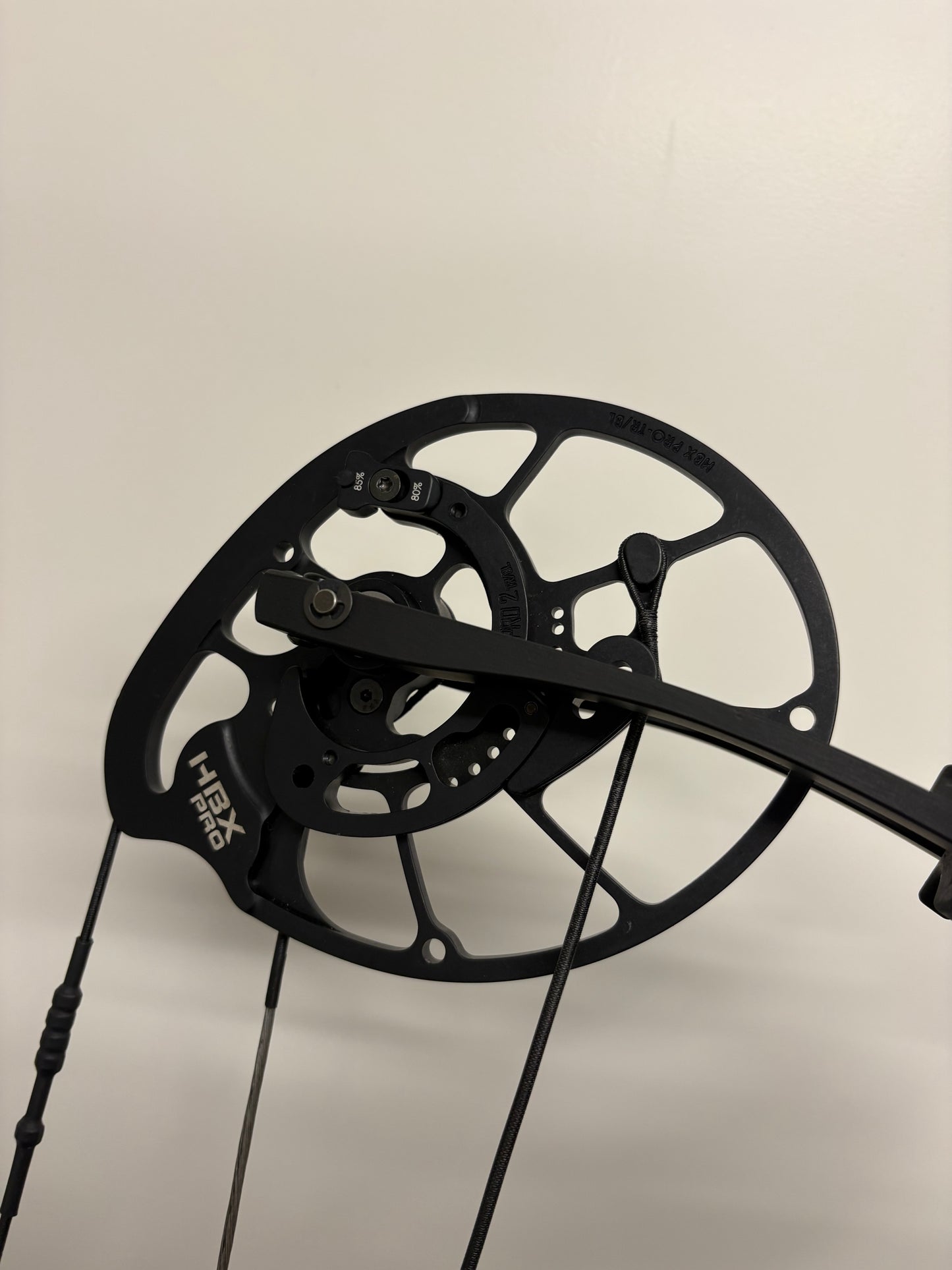 Hoyt Carbon RX7 Ultra Compound Bow RH Black Out 40-50 lbs - Used (1.1)