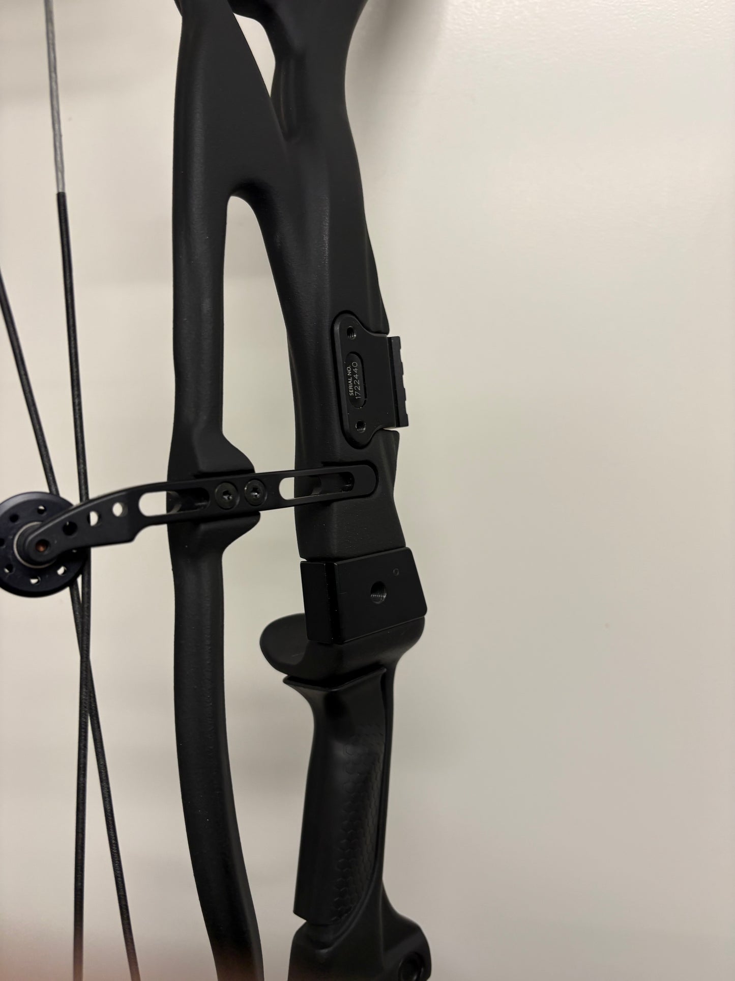 Hoyt Carbon RX7 Ultra Compound Bow RH Black Out 40-50 lbs - Used (1.1)