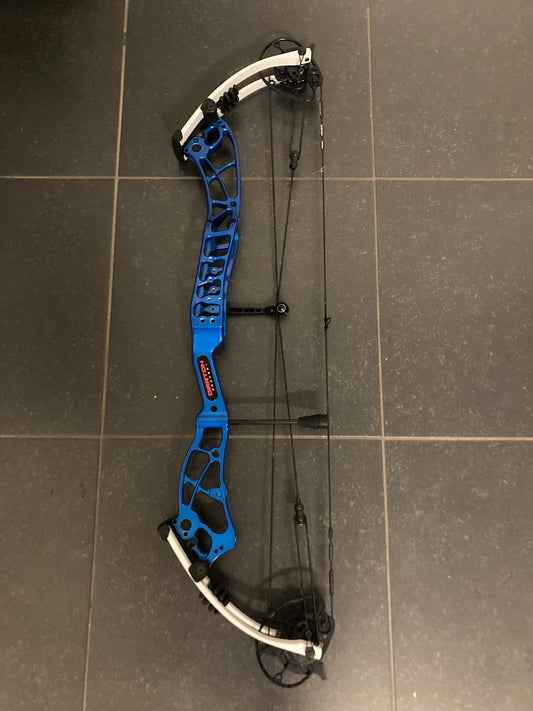 Darton Exodus Compound Bow RH Candy Blue 50-60 lbs - Used (#1.3)