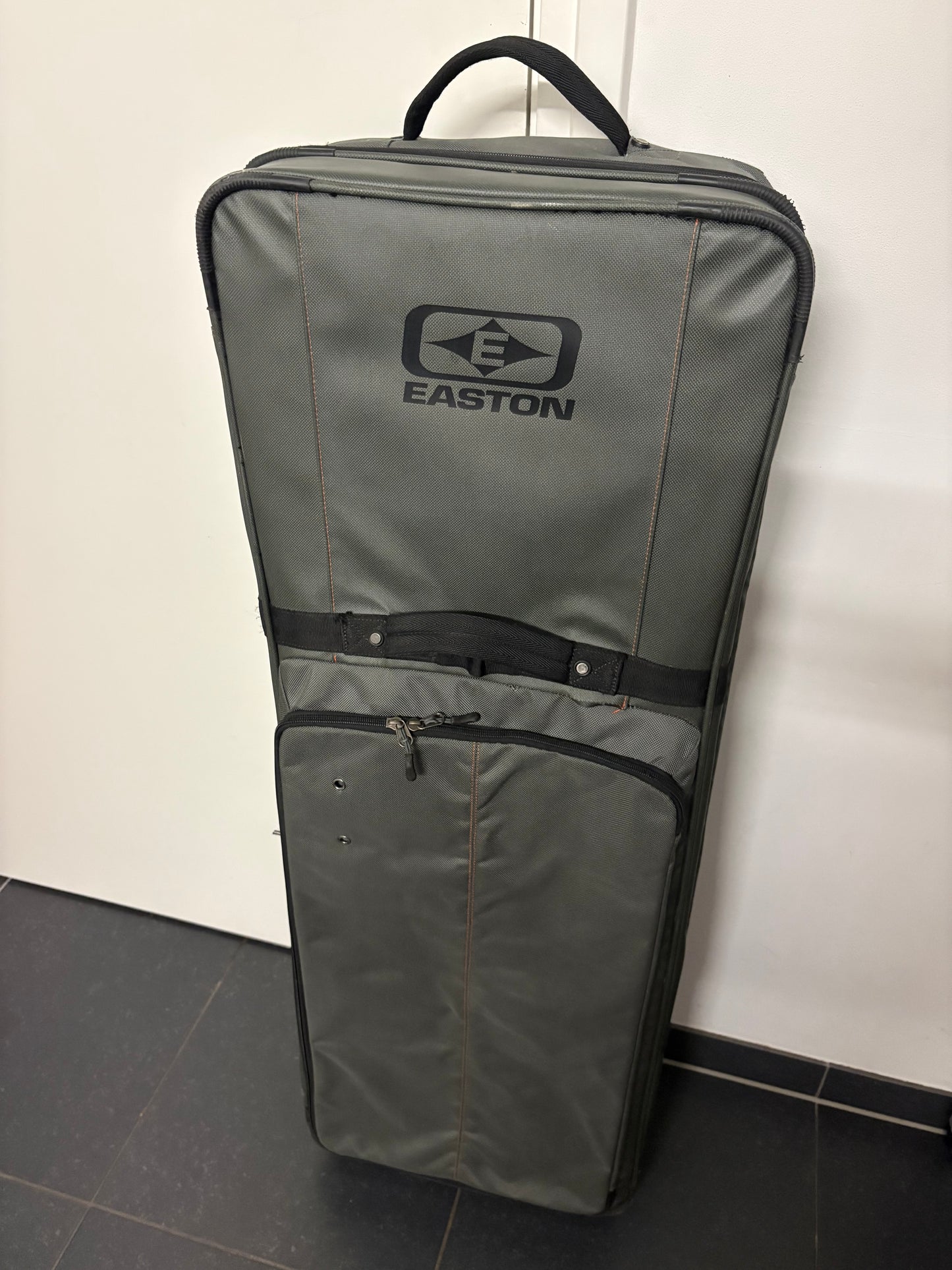 Easton Bowtruk Travel Case Compound Bow Case 4716 - Used