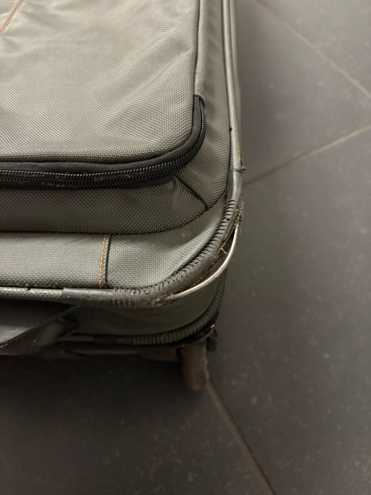 Easton Bowtruk Travel Case Compound Bow Case 4716 - Used