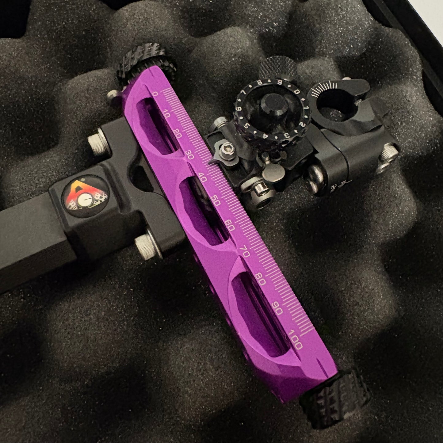 Axcel Achieve XP Compound Sight RH Purple 6'' Incl. AV25 Scope - Used