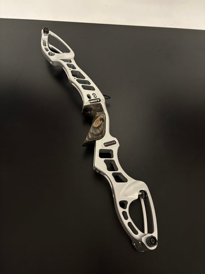 Hoyt Riser Prodigy RH Silver 25'' - Used