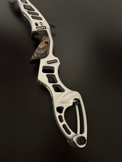 Hoyt Riser Prodigy RH Silver 25'' - Used