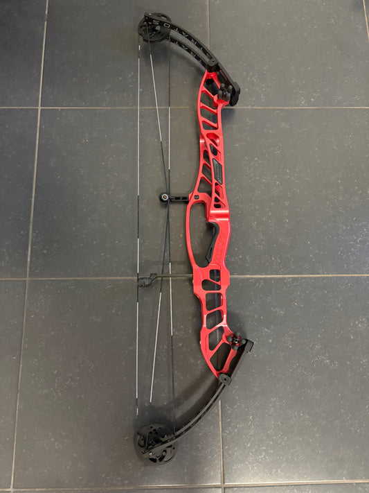 Hoyt Stratos 40 Compound Bow LH InfraRed HBT #1 50-60 lbs - Show Model