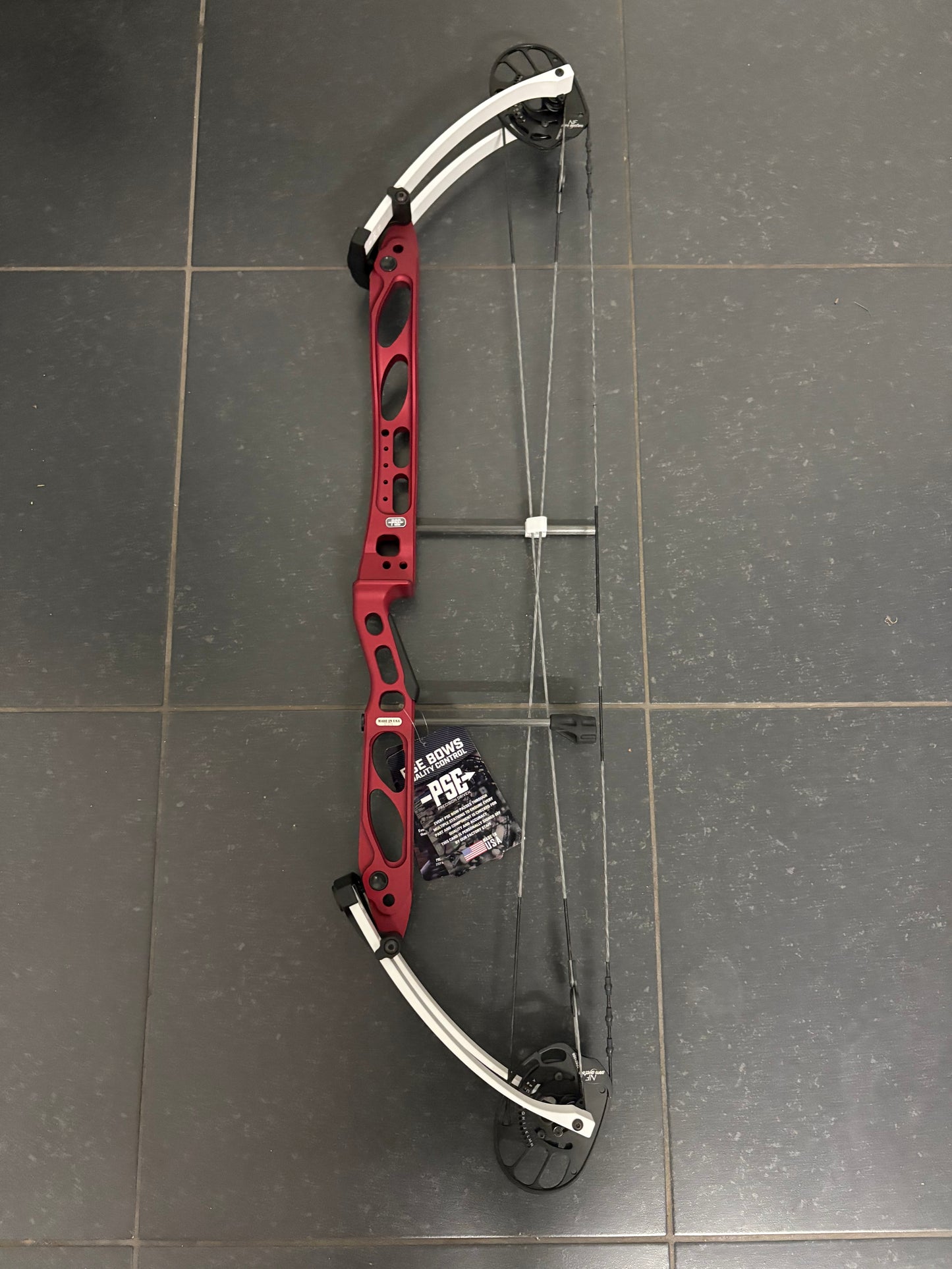 PSE Lazer X Compound Bow RH Red 40-50 lbs - Show Model