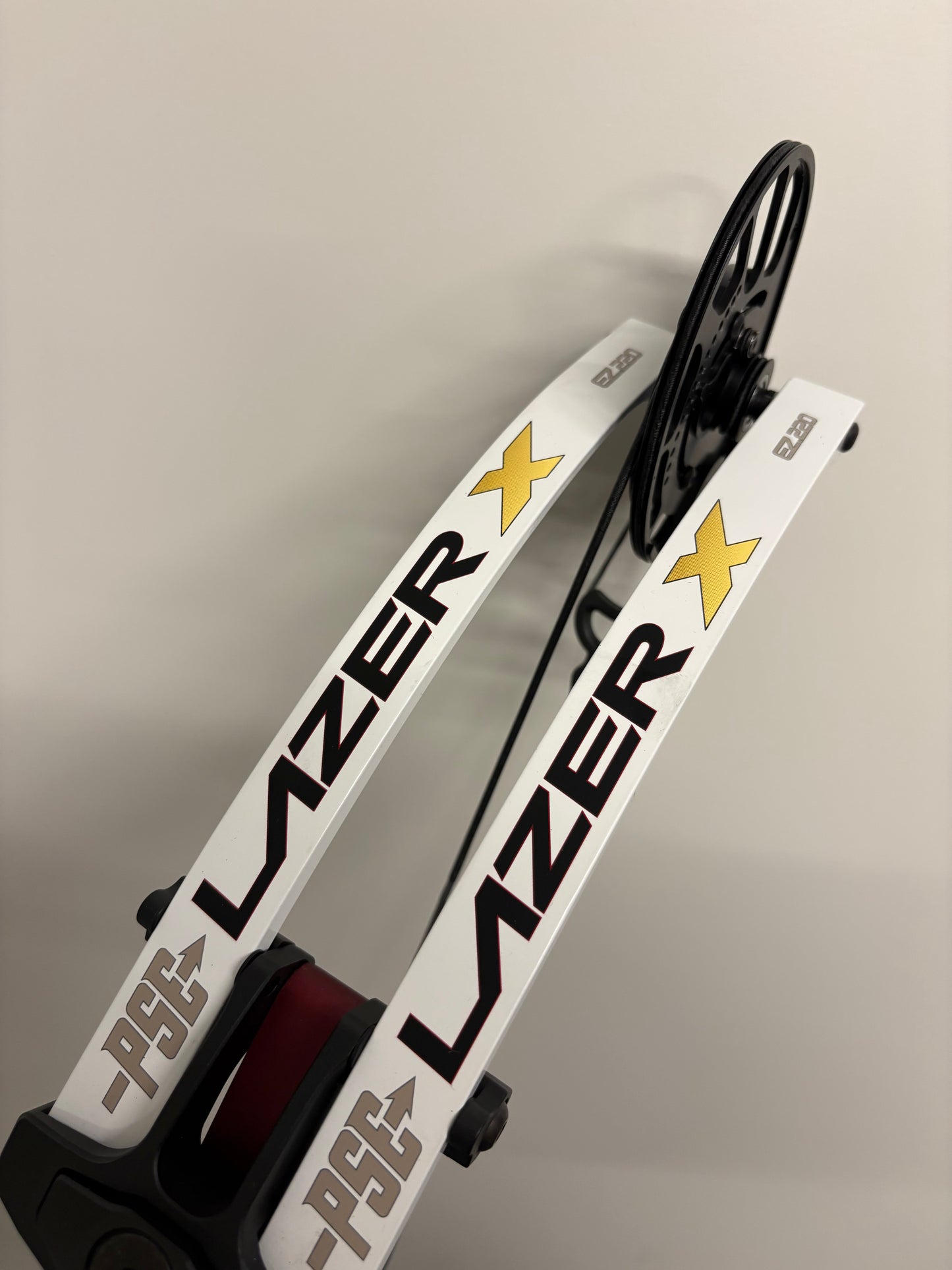 PSE Lazer X Compound Bow RH Red 40-50 lbs - Show Model