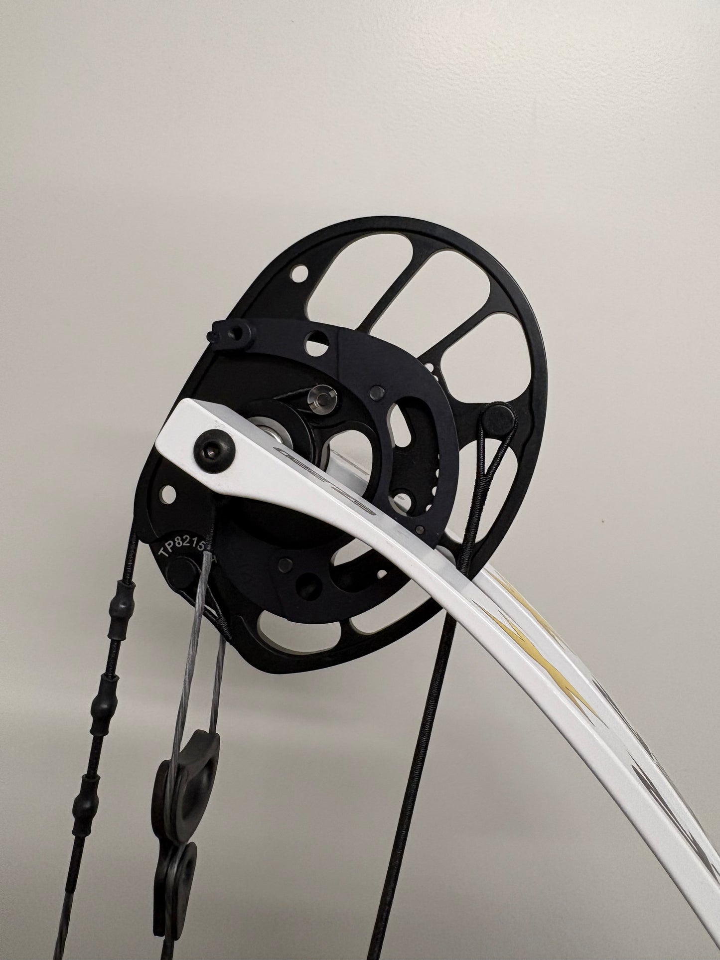 PSE Lazer X Compound Bow RH Red 40-50 lbs - Show Model