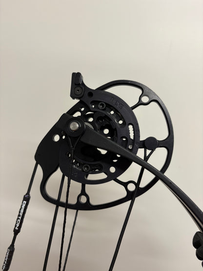 Darton Departure Compound Bow RH Candy Blue 50-60 lbs - Used (#1.3)