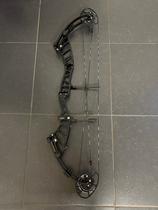 Mybo Revolution 37 Compound Bow RH Black 50-60 lbs - Show Model
