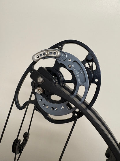 Mybo Revolution 37 Compound Bow RH Black 50-60 lbs - Show Model
