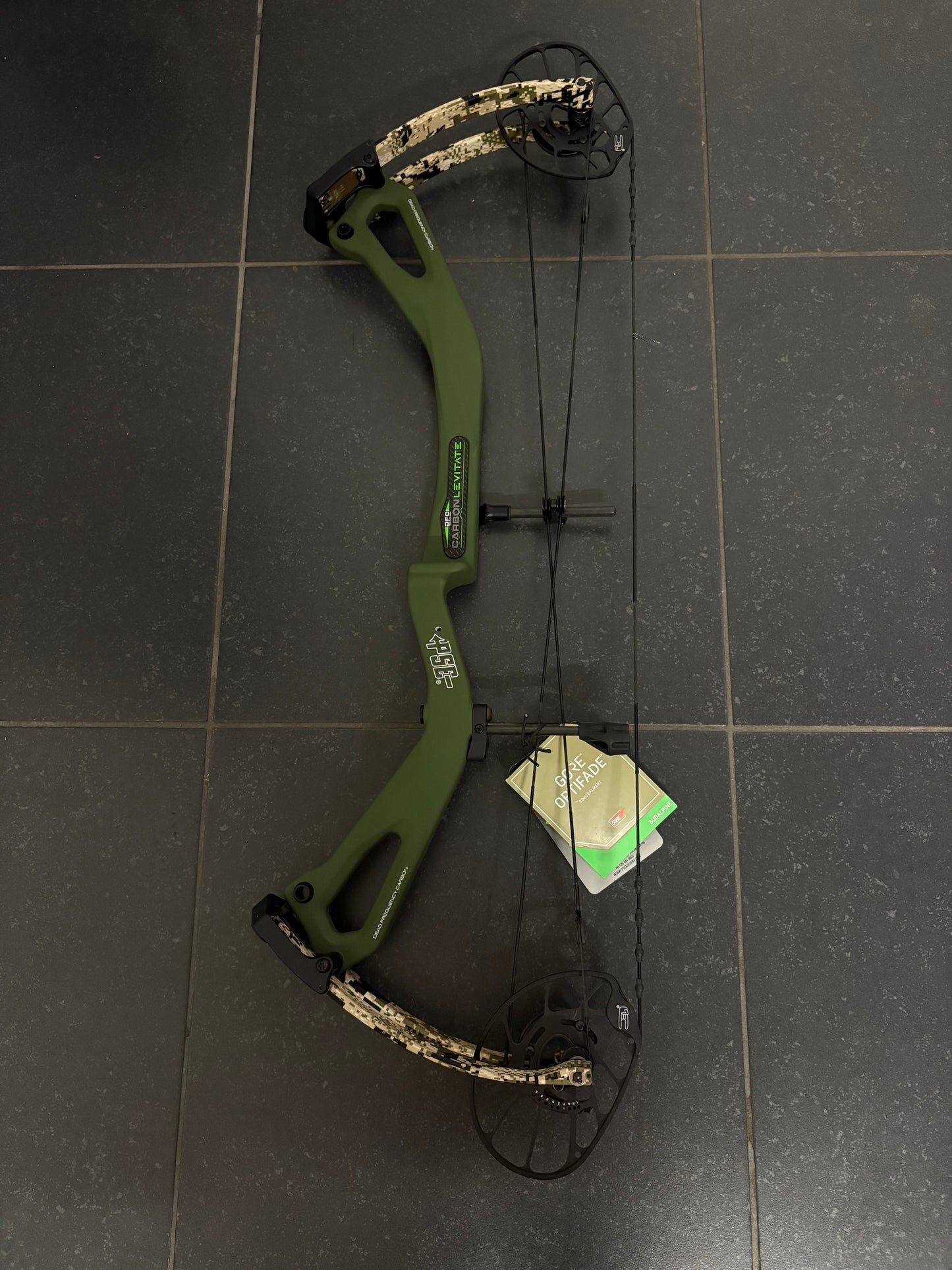 PSE Levitate E2 Compound Bow LH Nock On 50-60 lbs - Show Model