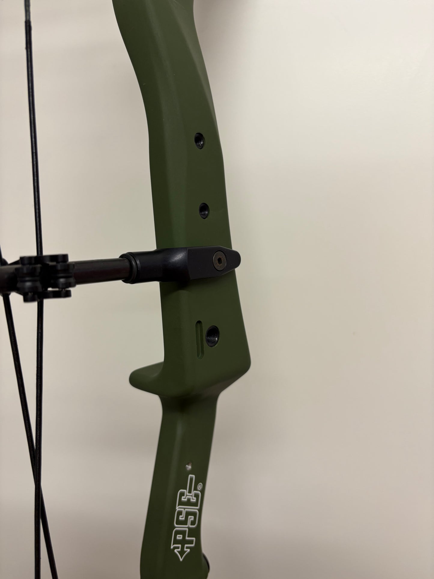 PSE Levitate E2 Compound Bow LH Nock On 50-60 lbs - Show Model