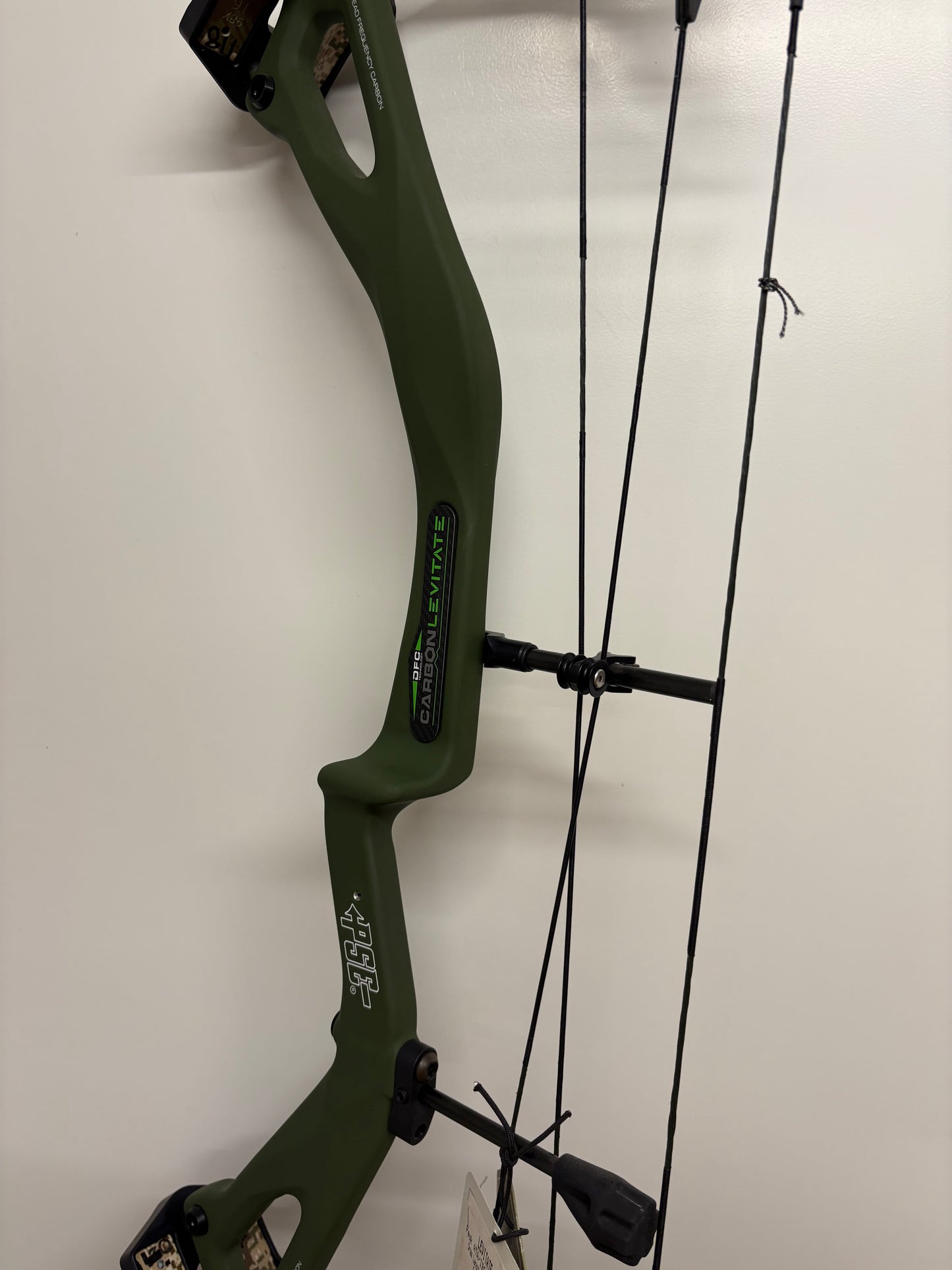 PSE Levitate E2 Compound Bow LH Nock On 50-60 lbs - Show Model