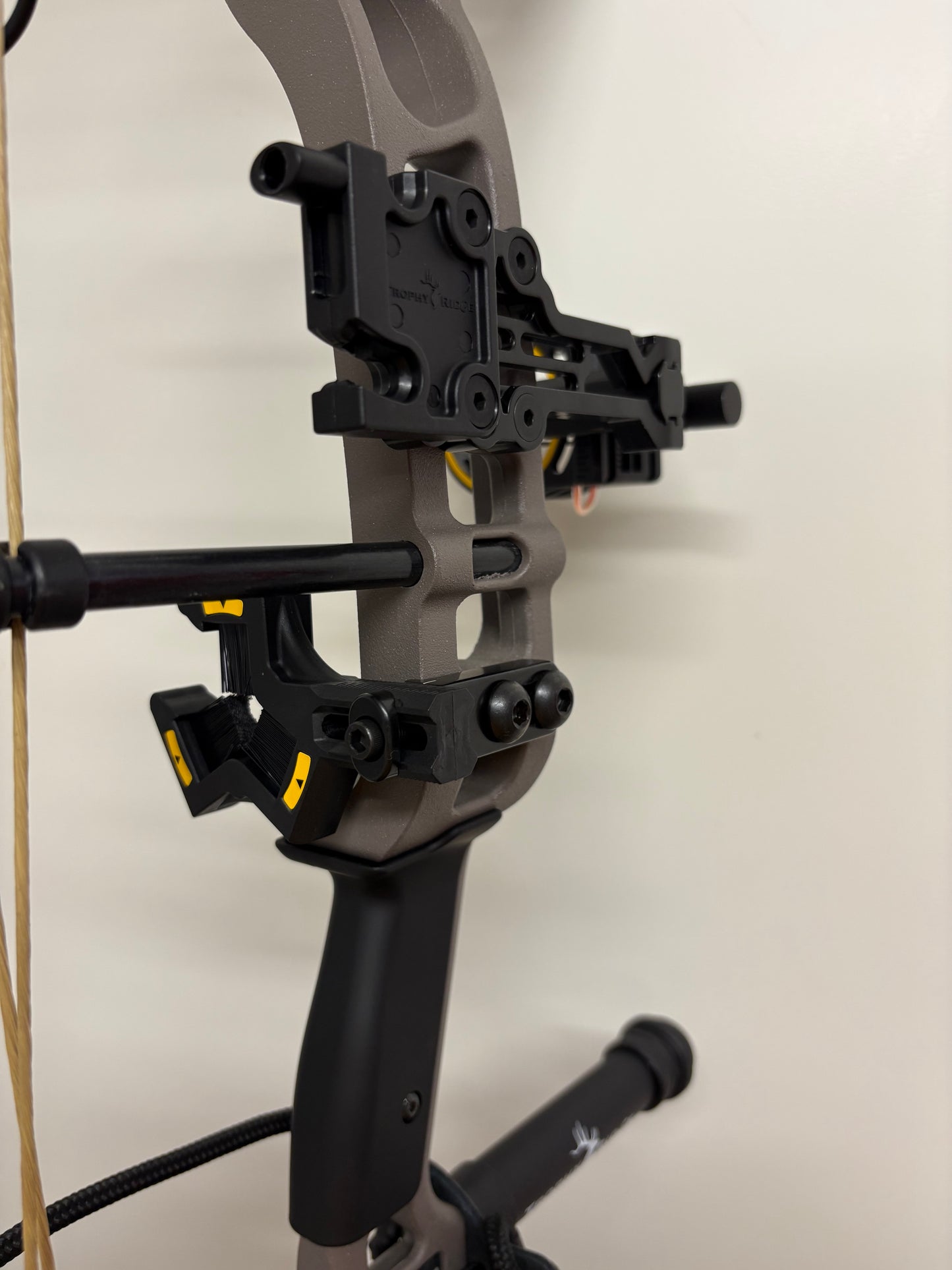 Bear Legend XR Compound Bow Kit RH Stone Incl. Accessories 14-70 lbs - NEW