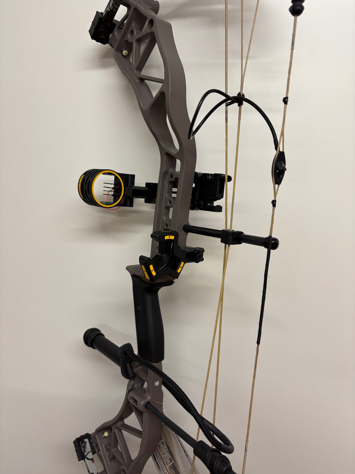 Bear Legend XR Compound Bow Kit RH Stone Incl. Accessories 14-70 lbs - NEW