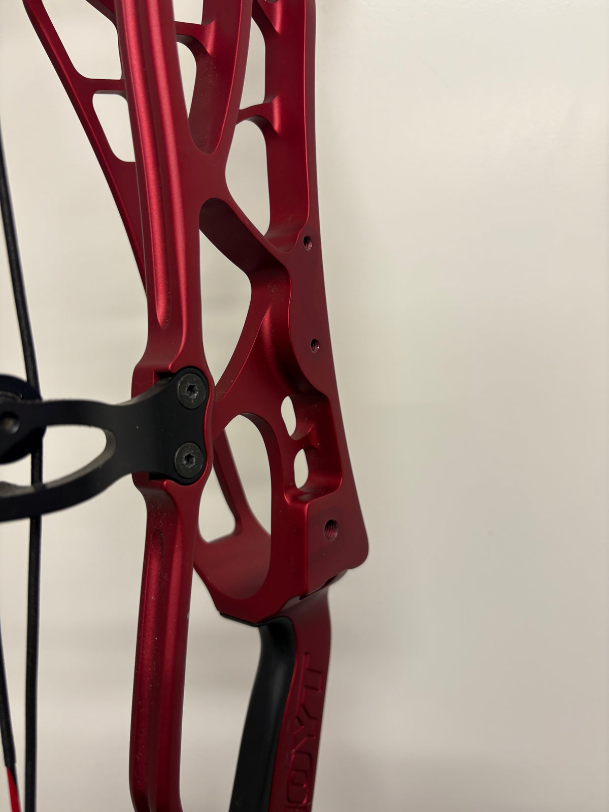 Hoyt ProForce Compound Bow RH Championship Red ZT Hyper #3 40-50 lbs - Used