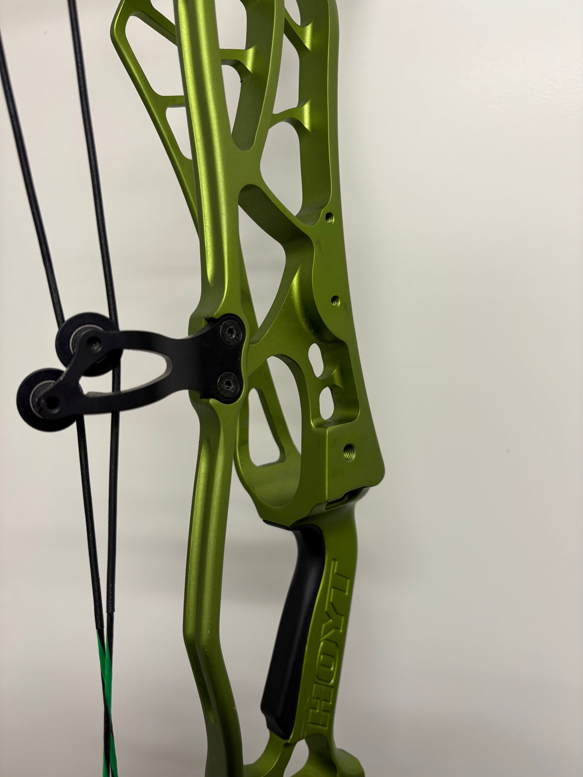 Hoyt ProForce Compound Bow RH Rally Green ZT Hyper #3 40-50 lbs - Used