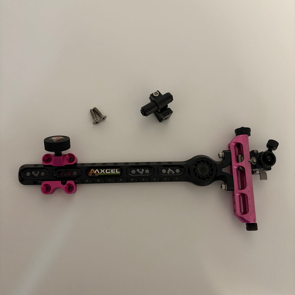Axcel Achieve CXL Compound Sight RH Pink 9'' - Used