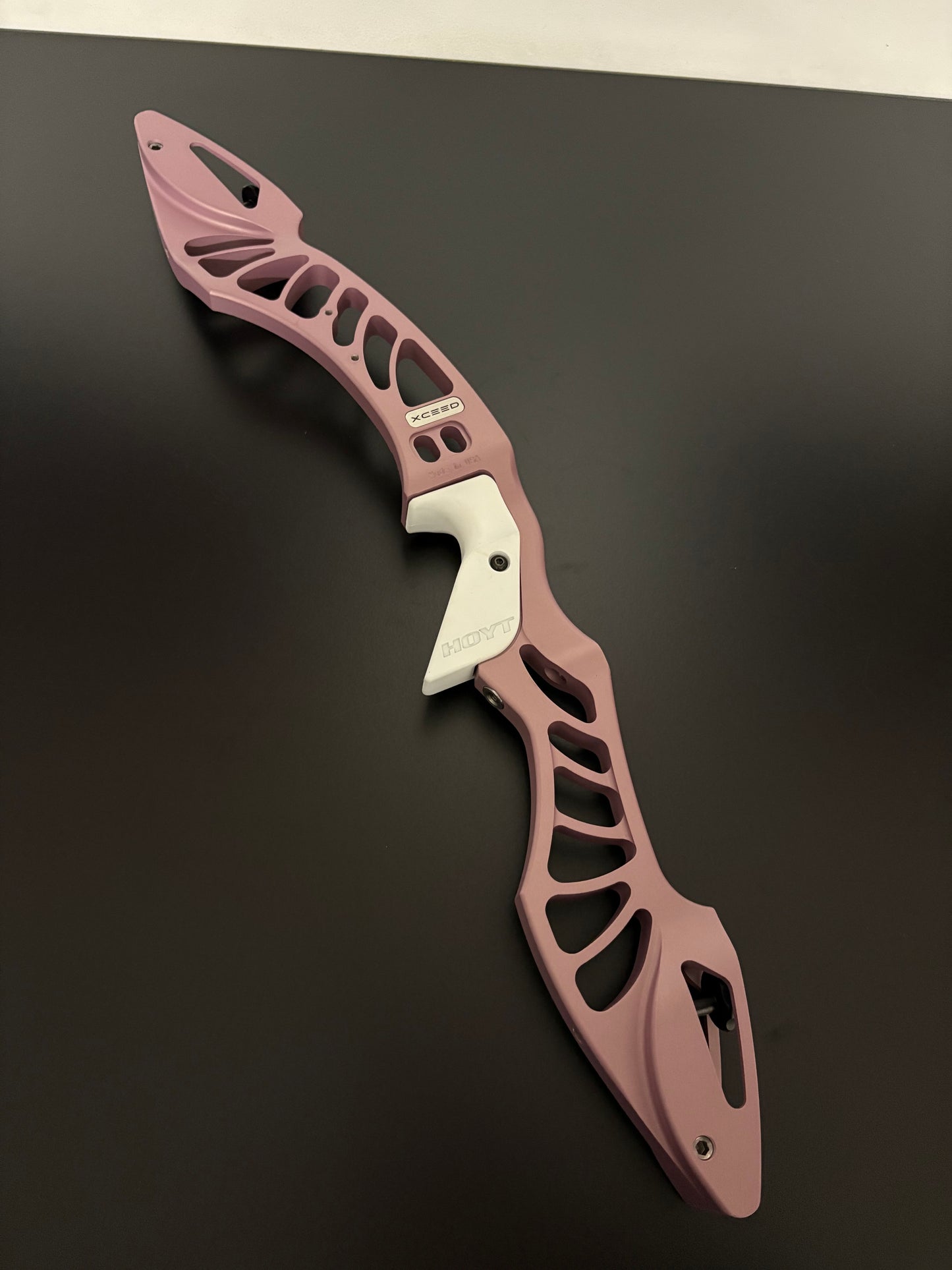 Hoyt Riser Xceed ILF RH Champagne Pink 25'' - Used