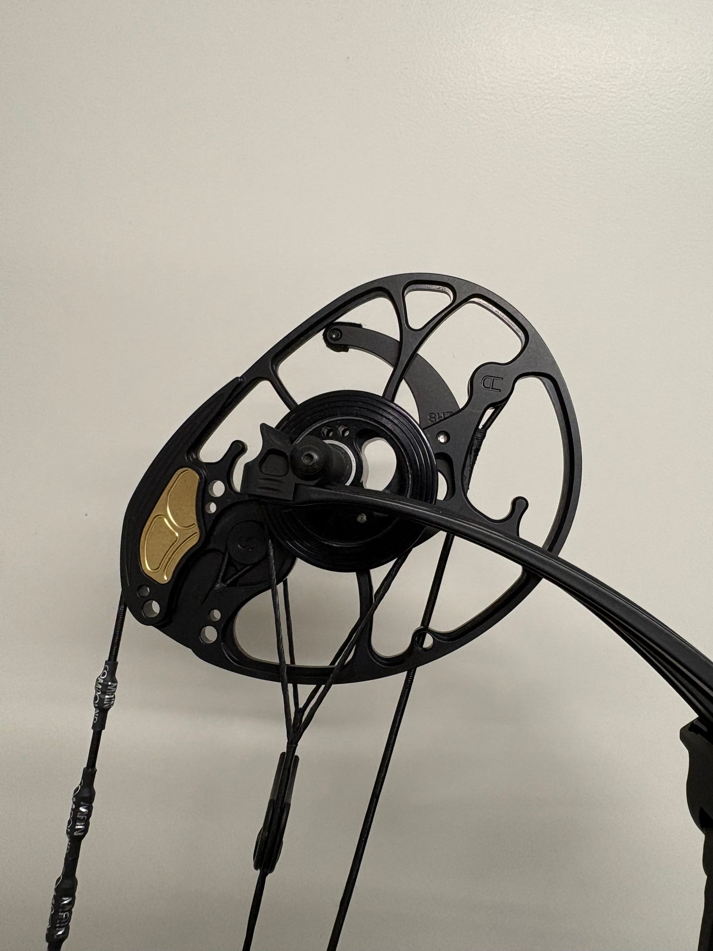 Mathews Title 40 Compound Bow LH Black 40-70 lbs - Used