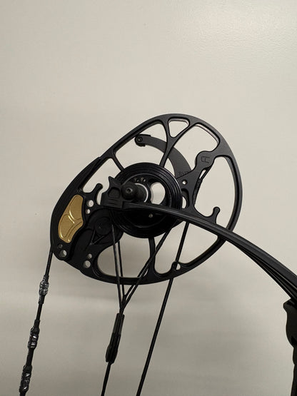 Mathews Title 40 Compound Bow LH Black 40-70 lbs - Used